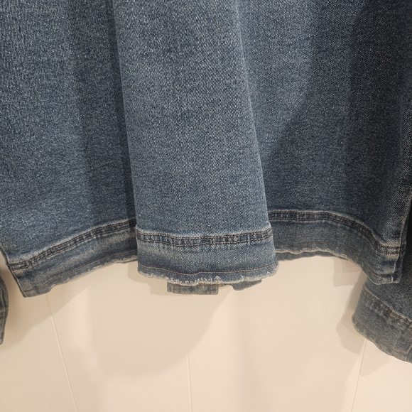CORE Life Classic Streetwear, Medium Wash Frayed Denim Jean Jacket - S. Large - Picture 6 of 8